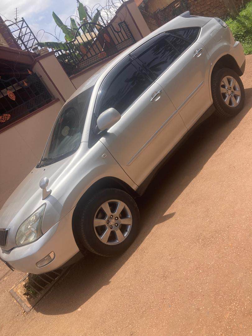 A picture of Toyota harrier 28m