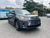 A picture of Toyota Highlander XLE Refer and earn 300k