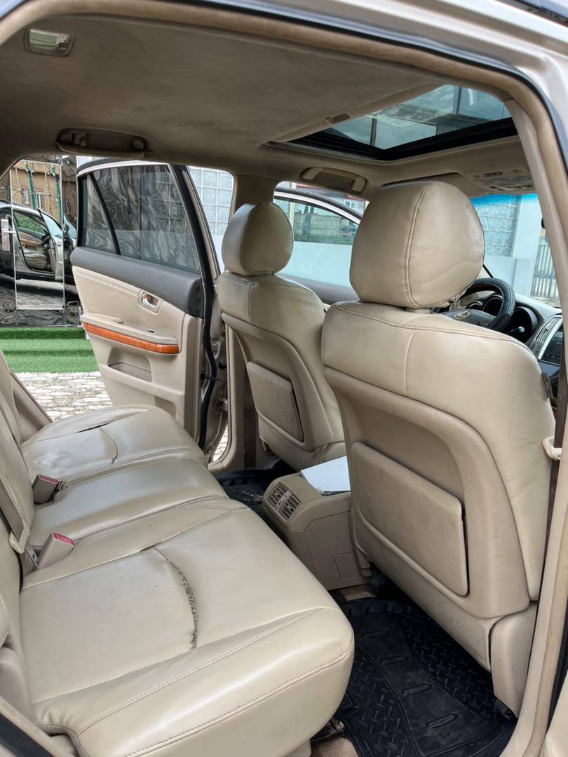 A picture of Registered Lexus Rx 330 at ketu