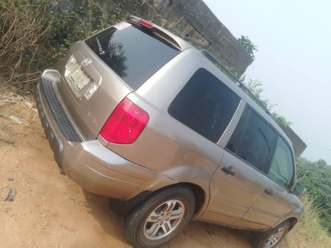 A picture of Honda pilot