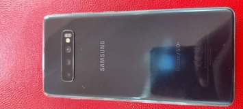 A picture of Samsung s10plus working perfect