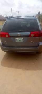 A picture of Toyota sienna 2007 model