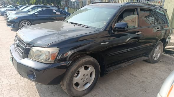 A picture of Distress Sales Toyota Highlander 2004 3row seats