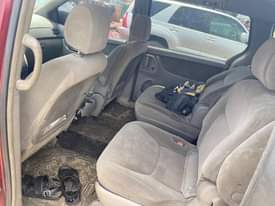 A picture of Toyota sienna 05
