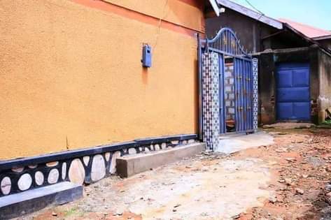 A picture of 3 double rooms for sale at 75m. They make 800