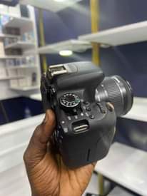 A picture of Canon EOS 800D