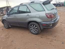 A picture of Dealer Deal Lexus RX 300 2000 with good engine gear