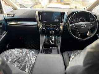 A picture of TOYOTA ALPHARD