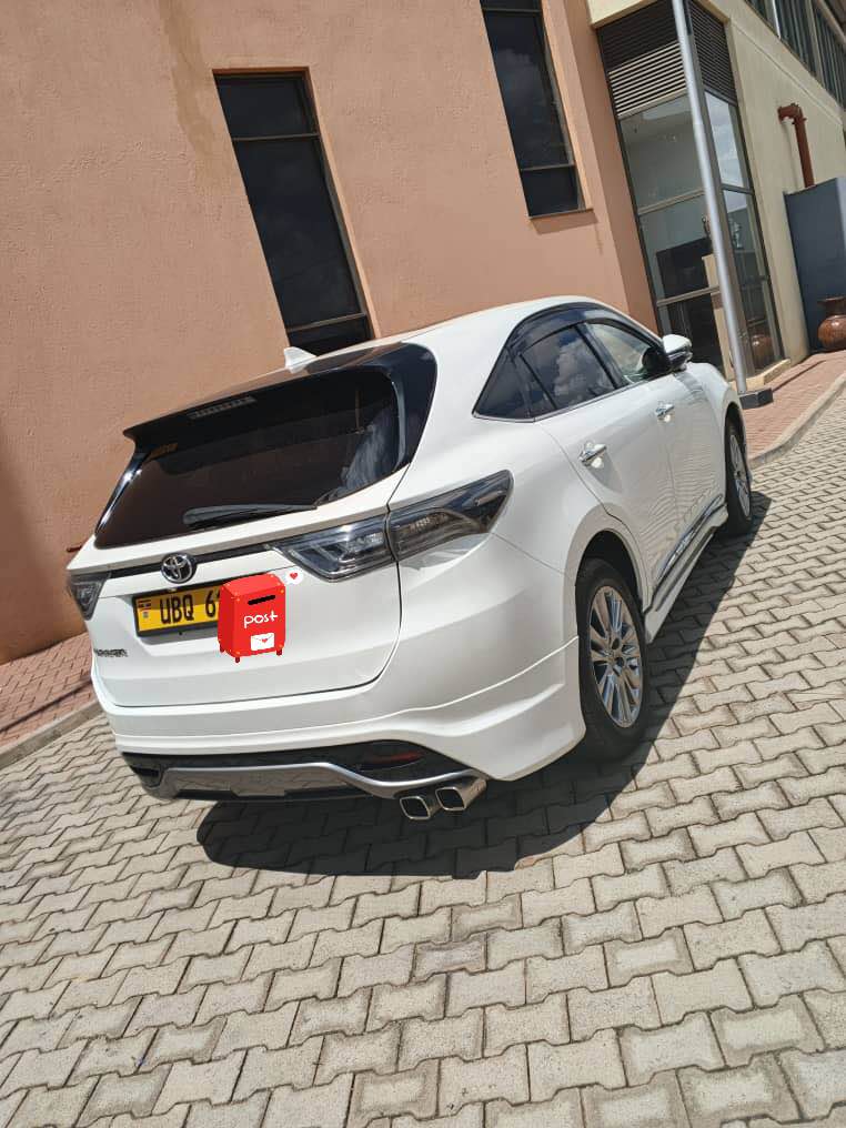 A picture of Toyota harrier 55m