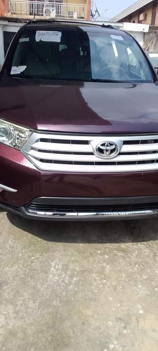 A picture of toyota highlander