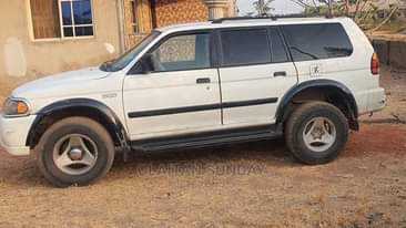 A picture of Mistibushi montero sport