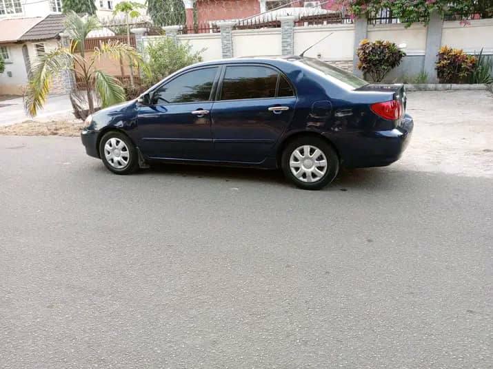 A picture of Toyota Corolla 04