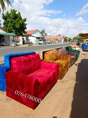 A picture of Sofa mpya za kisasa 160000 usafir juu yangu ndani ya