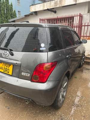 A picture of TOYOTA IST
