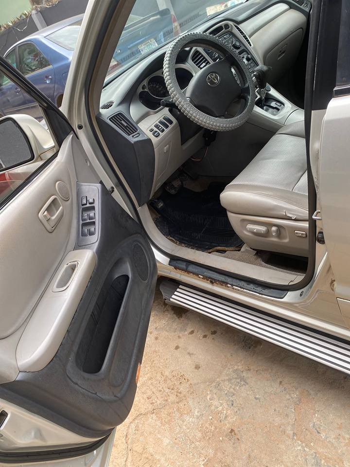 A picture of Toyota Highlander 2005