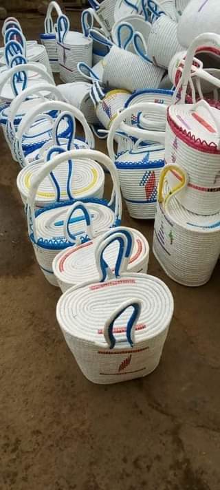 A picture of Vikapu pamoja na mfuniko wake