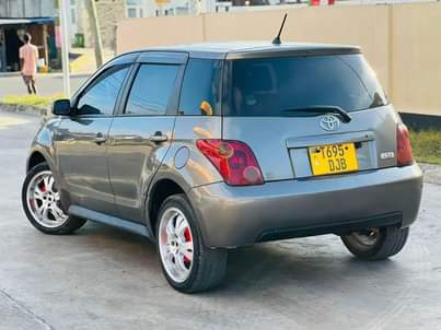 A picture of TOYOTA IST