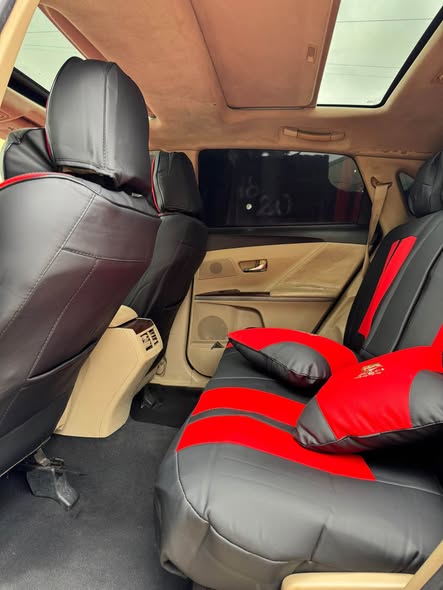 A picture of Preowned 2010 Toyota Venza XLE