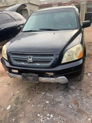 A picture of Honda pilot 05