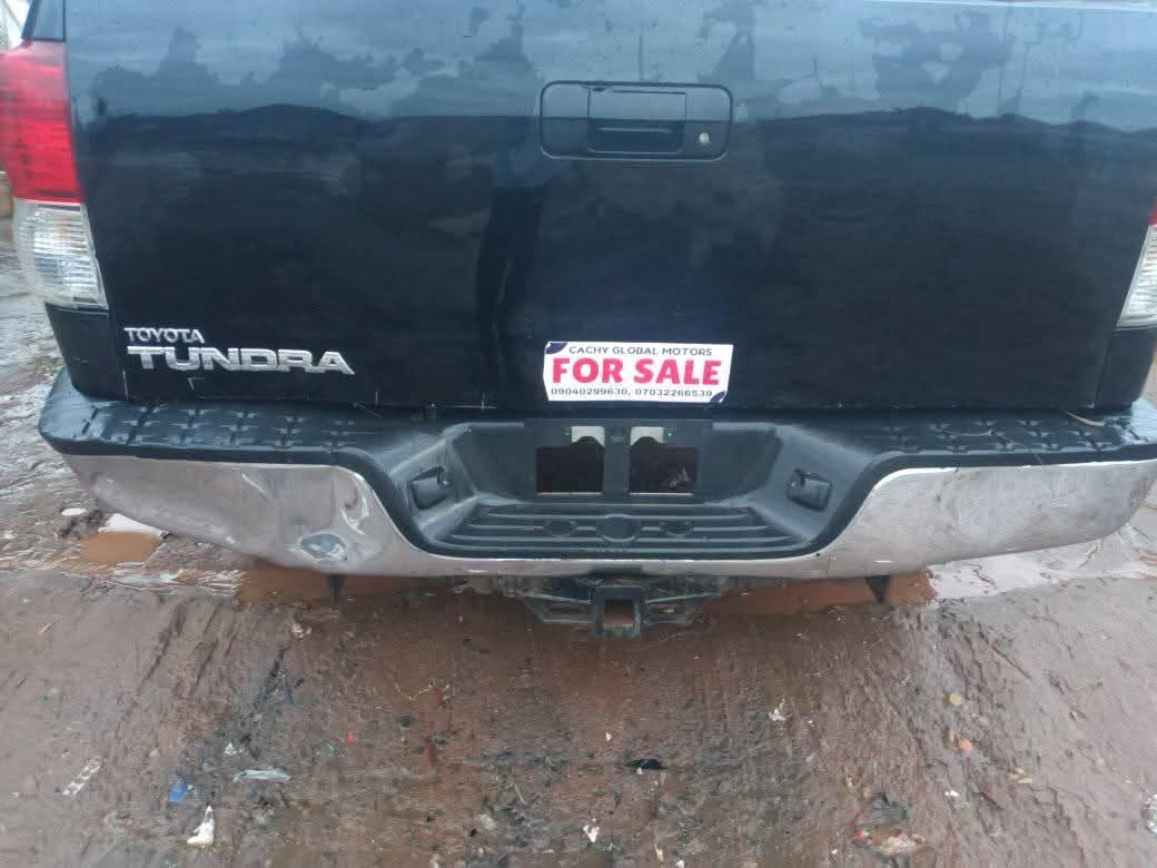 A picture of 2011 Toyota tundra