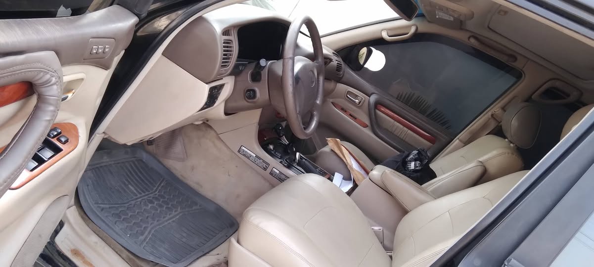 A picture of Toyota lexus 470