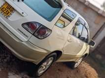 A picture of HARRIER LEXUS 10 000 000 3.0CC 1999 MODEL