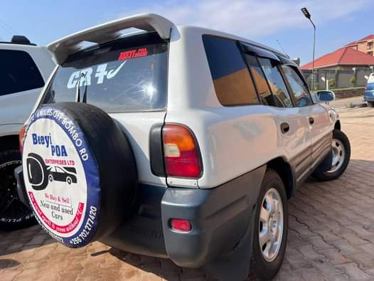 A picture of Toyota RAV4 8m call 0751440405