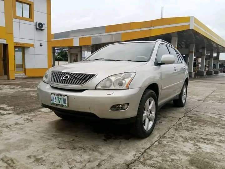 A picture of Highest grade Lexus RX 330 Everything is intact and untouched