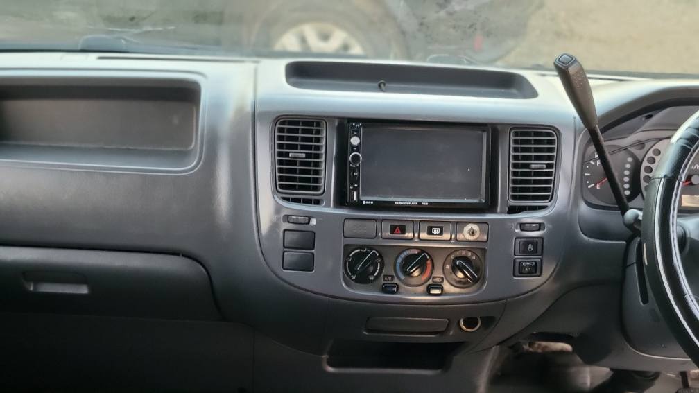 used nissan caravan
