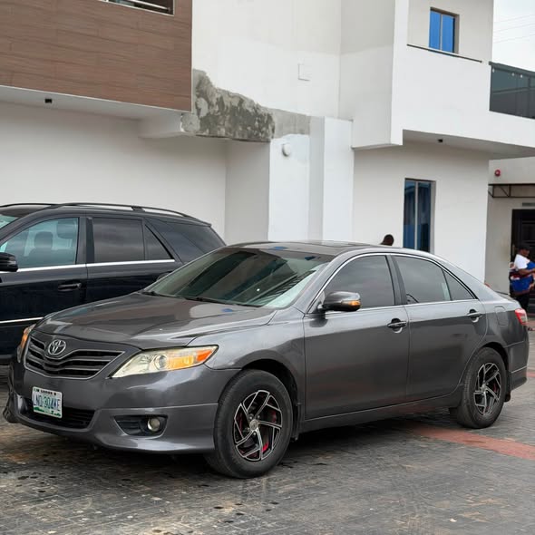 A picture of SE Toyota Camry