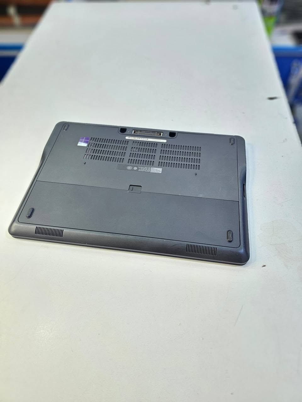 A picture of Dell latitude 7450