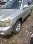A picture of Toyota Highlander 2004 model with sound engine and gear ac