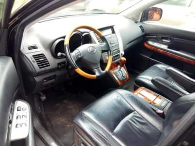 A picture of 2005 Lexus Rx330 Black. Autos 