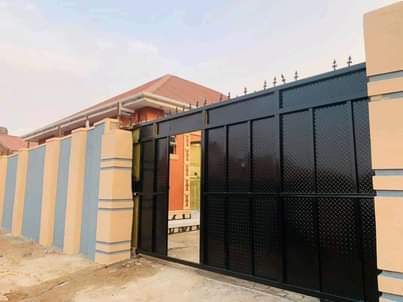 A picture of 3 bedrooms house 2 double rooms