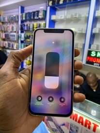A picture of Iphone 12