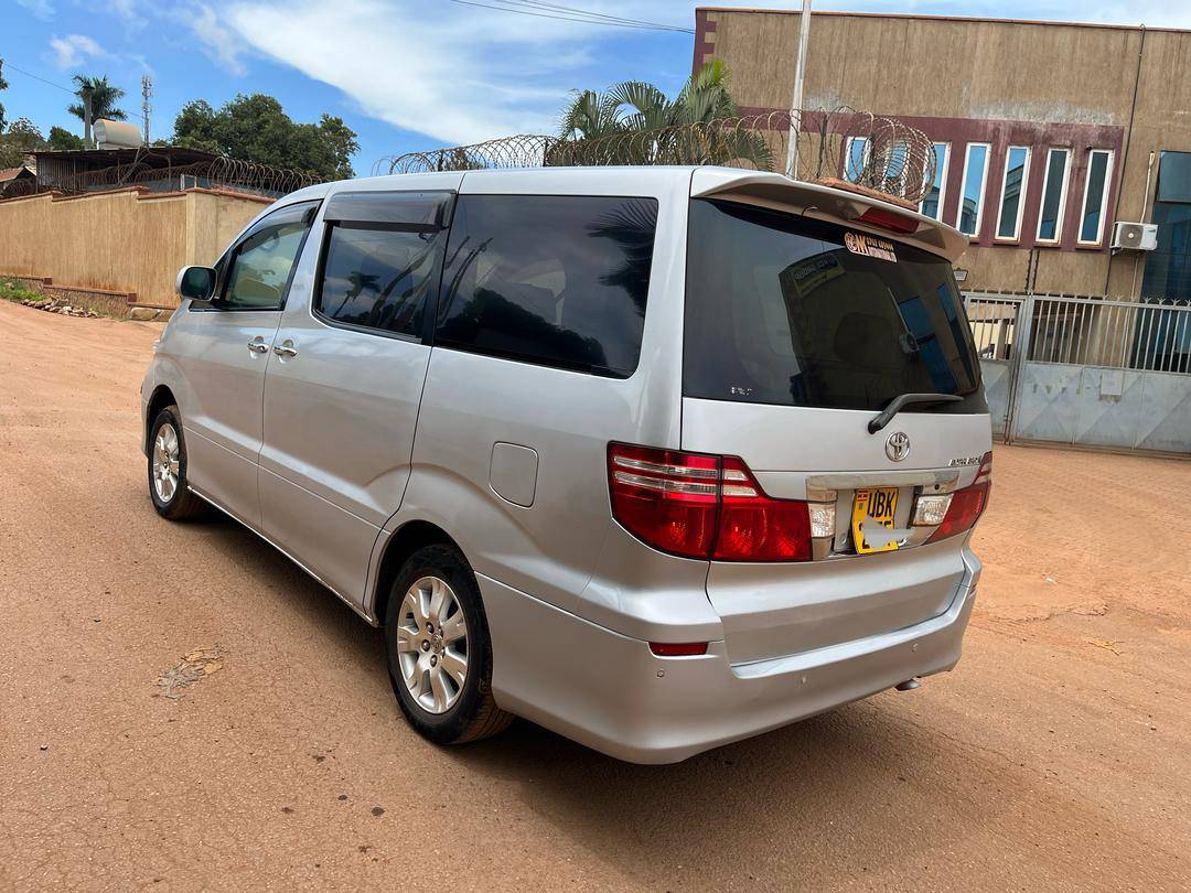 A picture of Toyota alphard 2.4cc 2007 22m very good condition money needed
