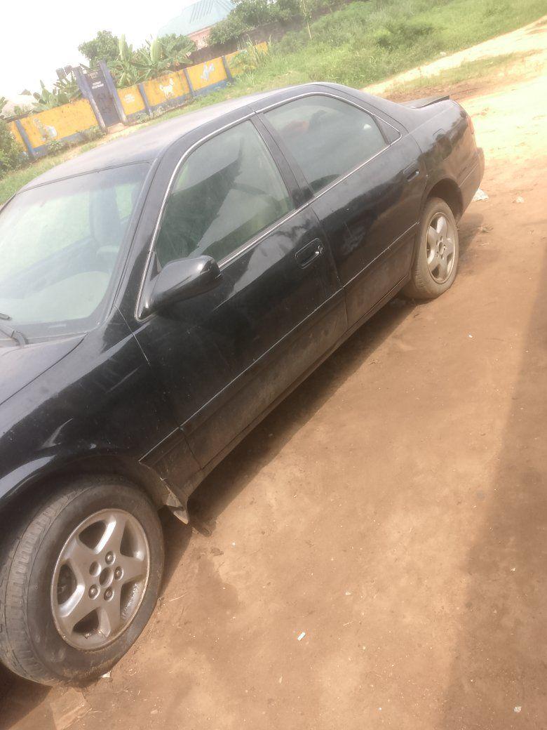 A picture of Toyota Camry drop light