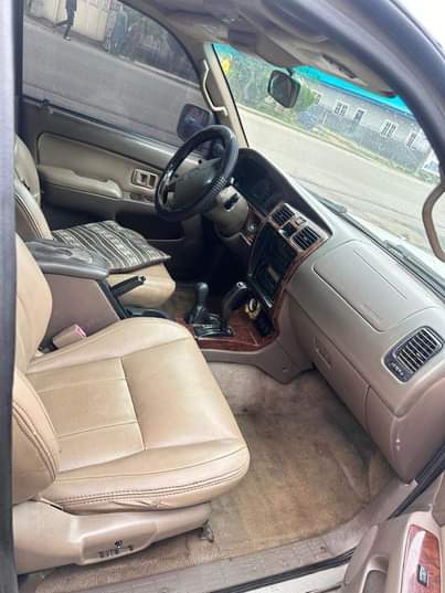 A picture of Sharp 2001 Toyota 4Runner Limited edition full option Direct to