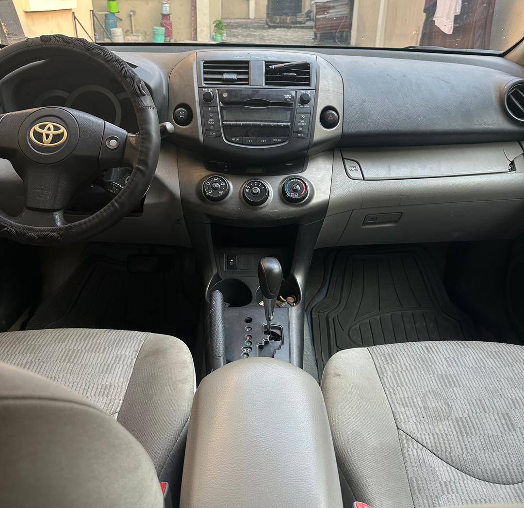 A picture of Toyota RAV4 2010