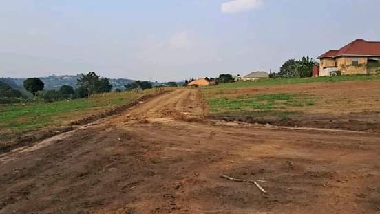 A picture of Cheap plots along Hoima Road 8m 55m payable in instalments
