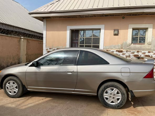 A picture of Honda Civic 2004 model