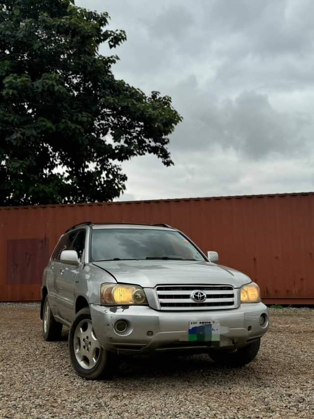 A picture of CLEAN 2006 MODEL TOYOTA HIGHLANDER IN GOOD CONDITION BUY AND