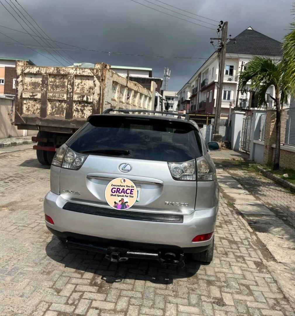 A picture of AWOOF 2006 RX330