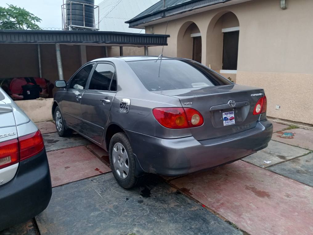 A picture of Toyota Corolla 2004 Model
