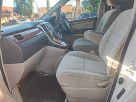A picture of Toyota Alphard 2007 very clean everything working perfectly