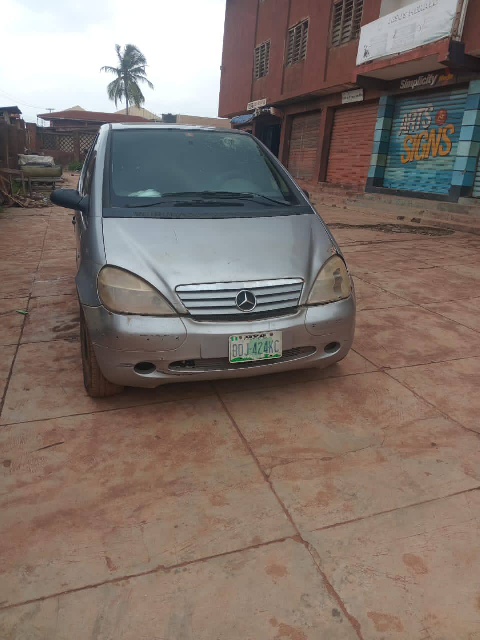 A picture of Mercedes Benz