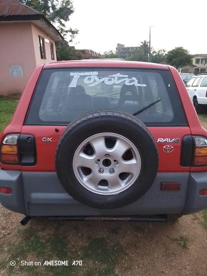 A picture of Toyota RAV4 2000