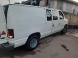 A picture of Ford E250 bus 08119454732