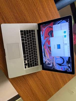 A picture of Nauza Laptop iko vizuri kama mpya nipo tabata sanene