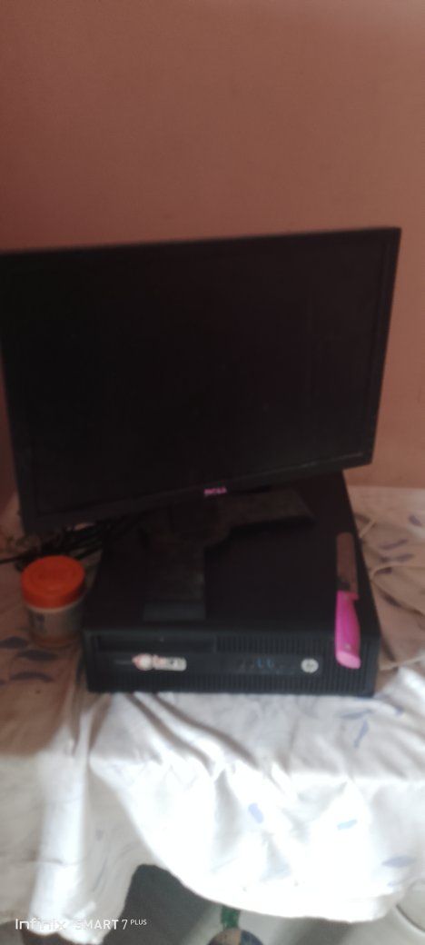 A picture of Monitor CPU na Keyboard
